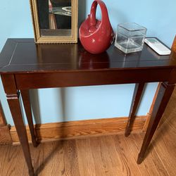  50% OFF Small Console Table For A No Entry Entrance 