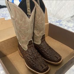 Cavender’s Alligator Print Boots