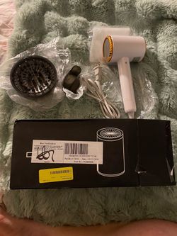 White w/ gold trim.  Ionic blow dryer.. brand new