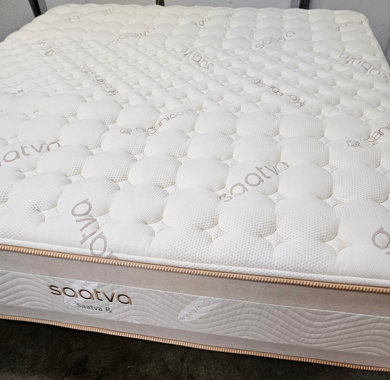 LIKE NEW! Saatva Rx King Mattress - Delivery Available