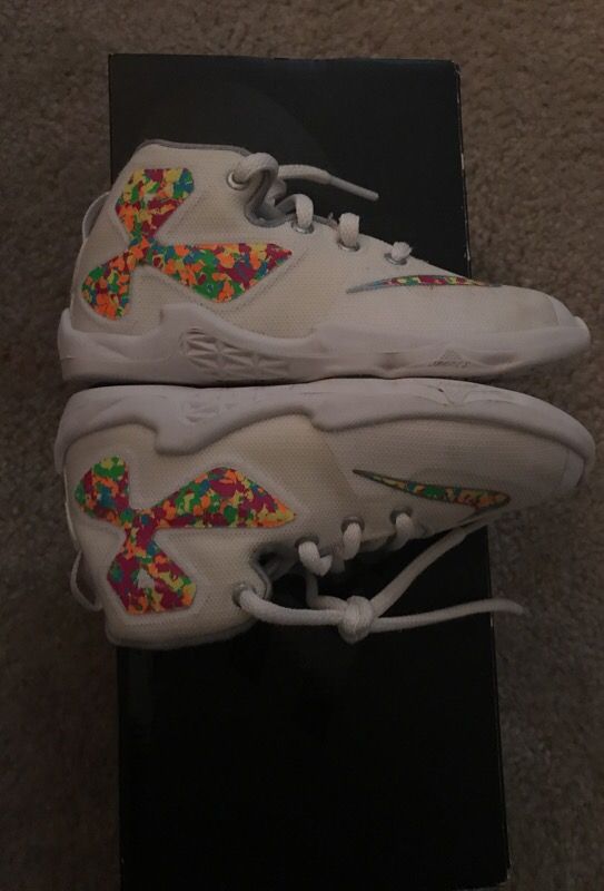 Fruity people´s lebrons size 10c Other - Baby & Kids