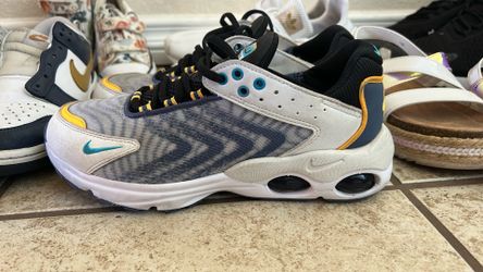 Boys Nikes size 5 youth