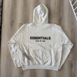 ESSENTIAL HOODIE