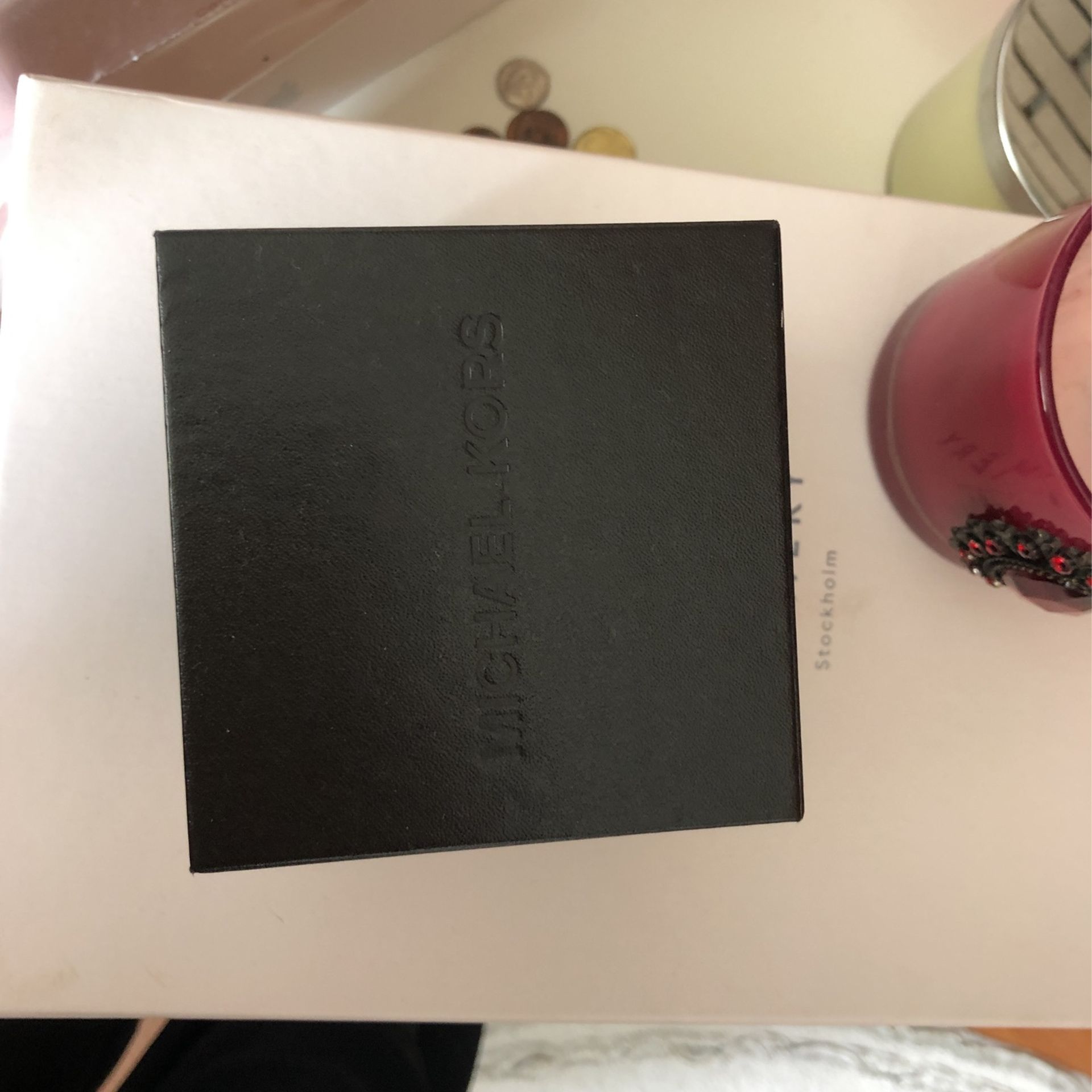 Michael Kors Just Changed The Battery ( New Battery)