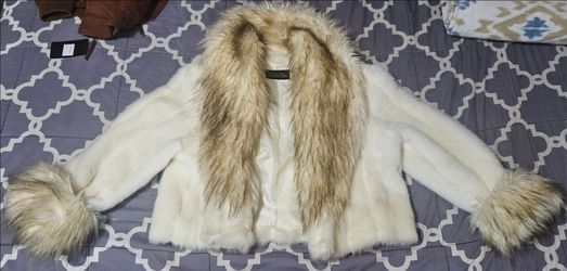 Vintage Ladies Donna Salyers Faux Fur Coat