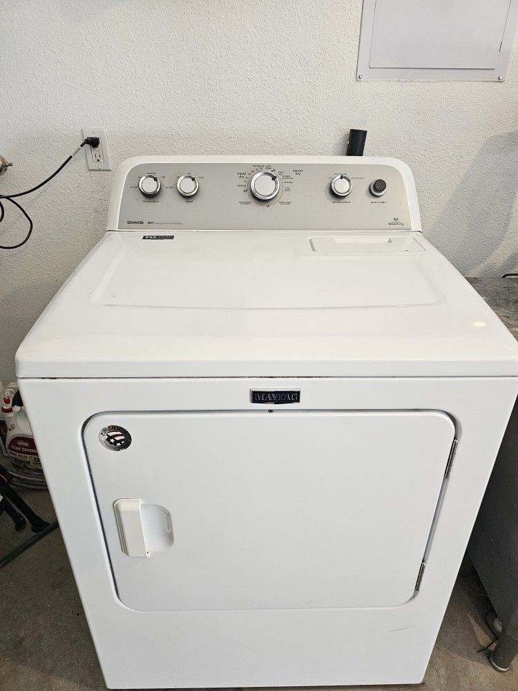 Maytag Electric Dryer (Delivery Available)