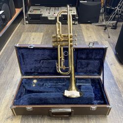 Holton T602 Student Trumpet with Vincent Bach Mouth Piece & Case