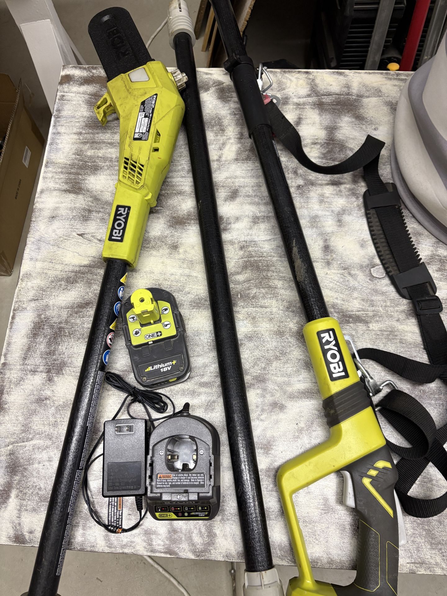 Ryobi 18v pole saw with battery and charger