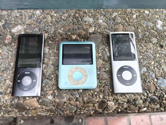 3 iPods all working