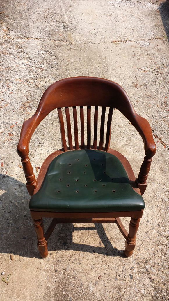 Wood Antique Chair. Marble Chair Company