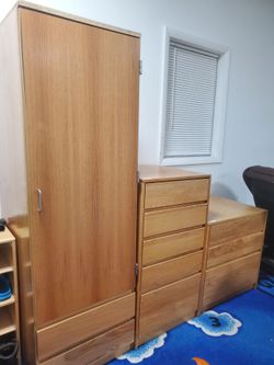 SINGLE DOOR WIDE WARDROBE, VERY NICE WOOD QUALITY AND CLEAN, NEW SHIPMENT..MANY AVAILABLE(HOME29)