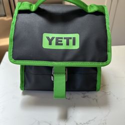 Yeti Daytrip Lunchbox - Green & Black