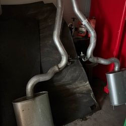 I I'm selling a muffler for a new Mustang from 2020 Brand New onwards.