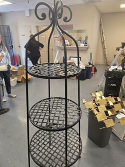 Heavy metal shelving