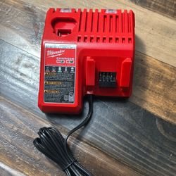 Milwaukee M18 M12 Dual Charger