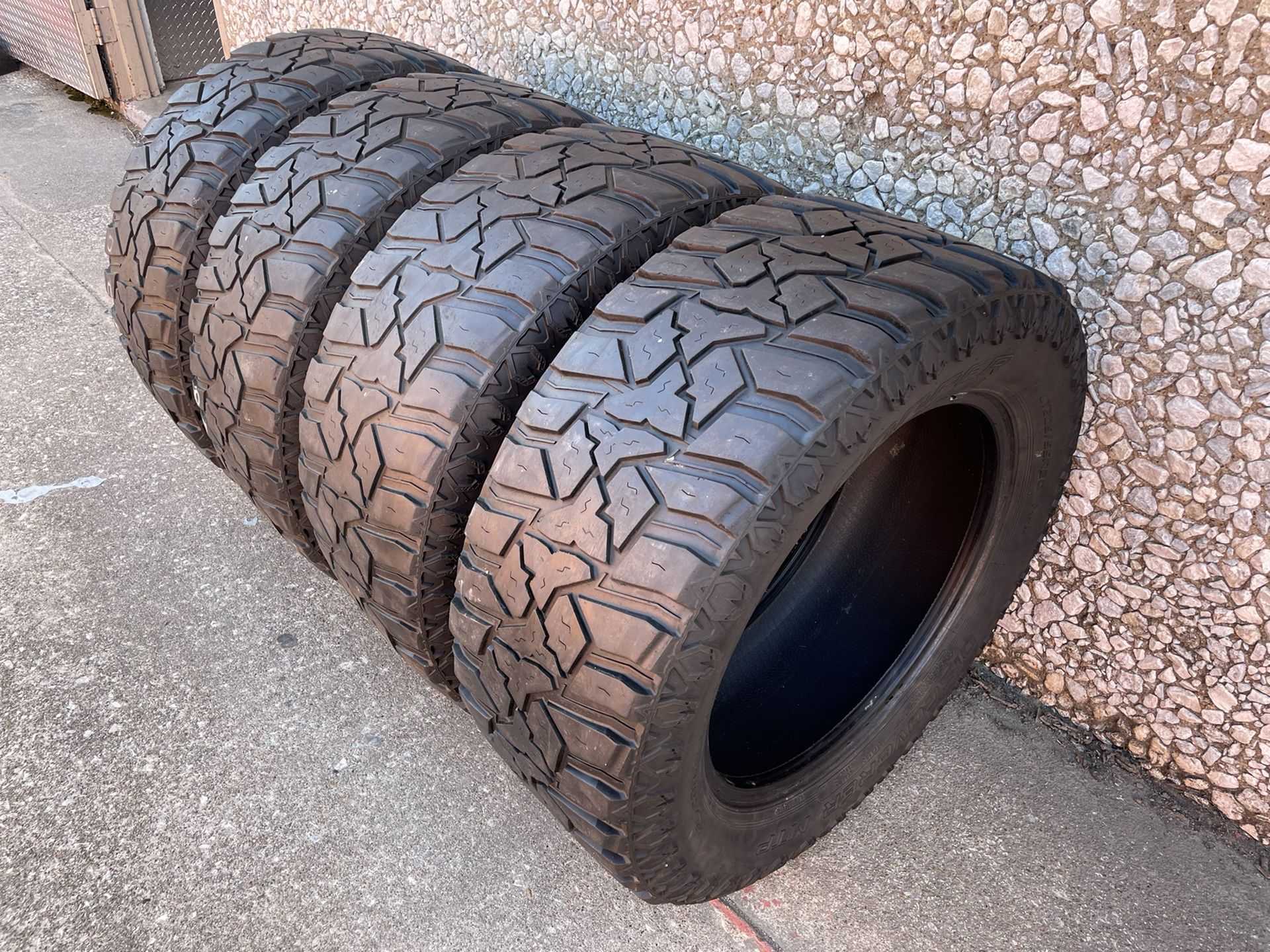 COOPER TIRES DISCOVERER MTP 305/55R20