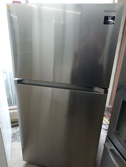 Samsung stainless steel top freezer refrigerator - Free delivery