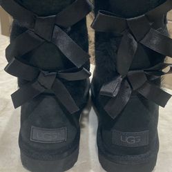 UGGS SIZE 8 New