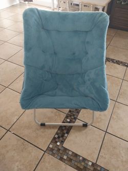 Selling folding chair color Teal $40