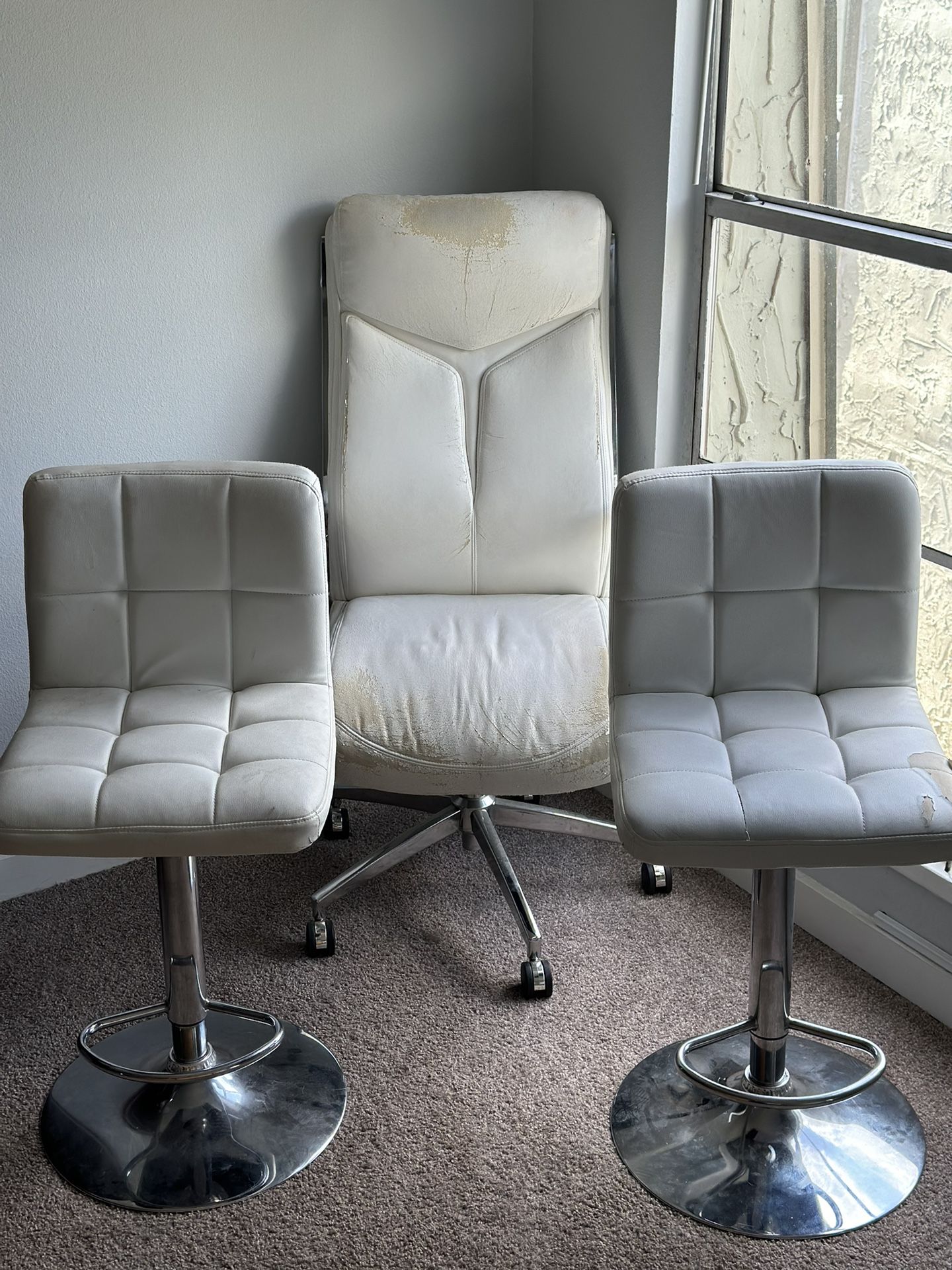LUXURY COMPUTER CHAIR AND BAR STOOLS
