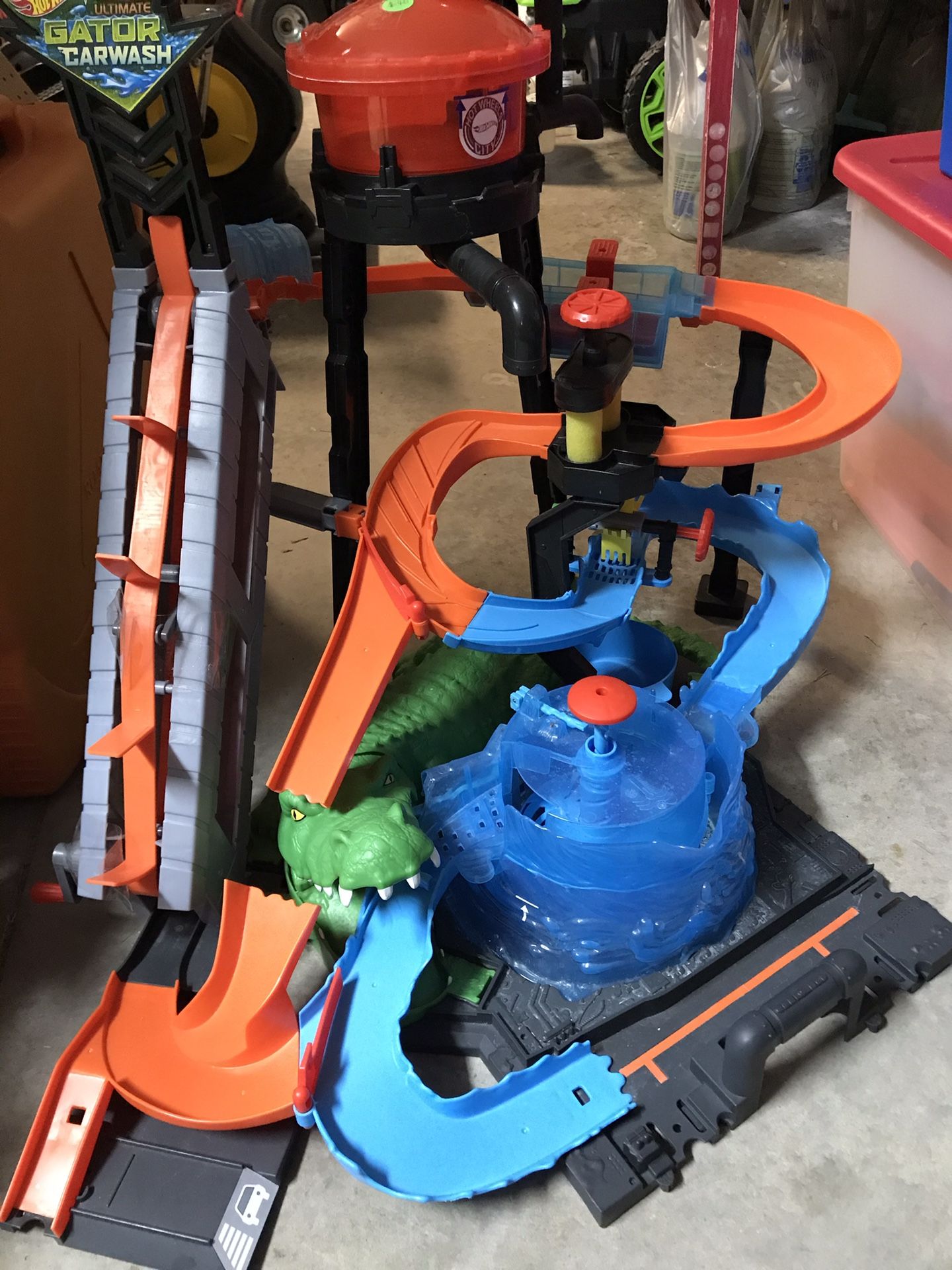 Hot Wheels City Car Wash And Giant Gator