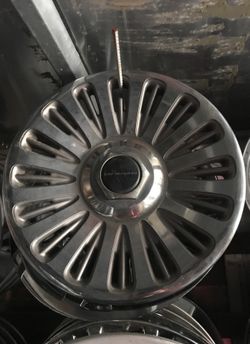 Chrysler New Yorker 16 “ hubcap 1994-1995