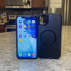 iPhone 11 64GB Unlocked Excellent Condition + OtterBox Case Clean
