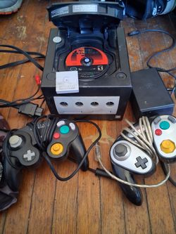 Gamecube console with one game 2controllers