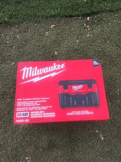 Milwaukee M18 vacuum cleaner new tool firm price only