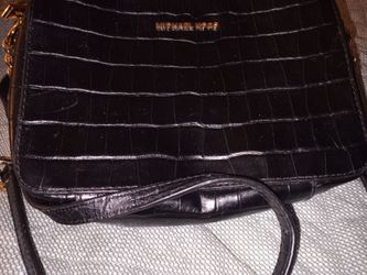 Nice Michael Kors Crossbody Purse, clean good condition