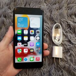 iPhone 7 Plus - UNLOCKED - Like New 