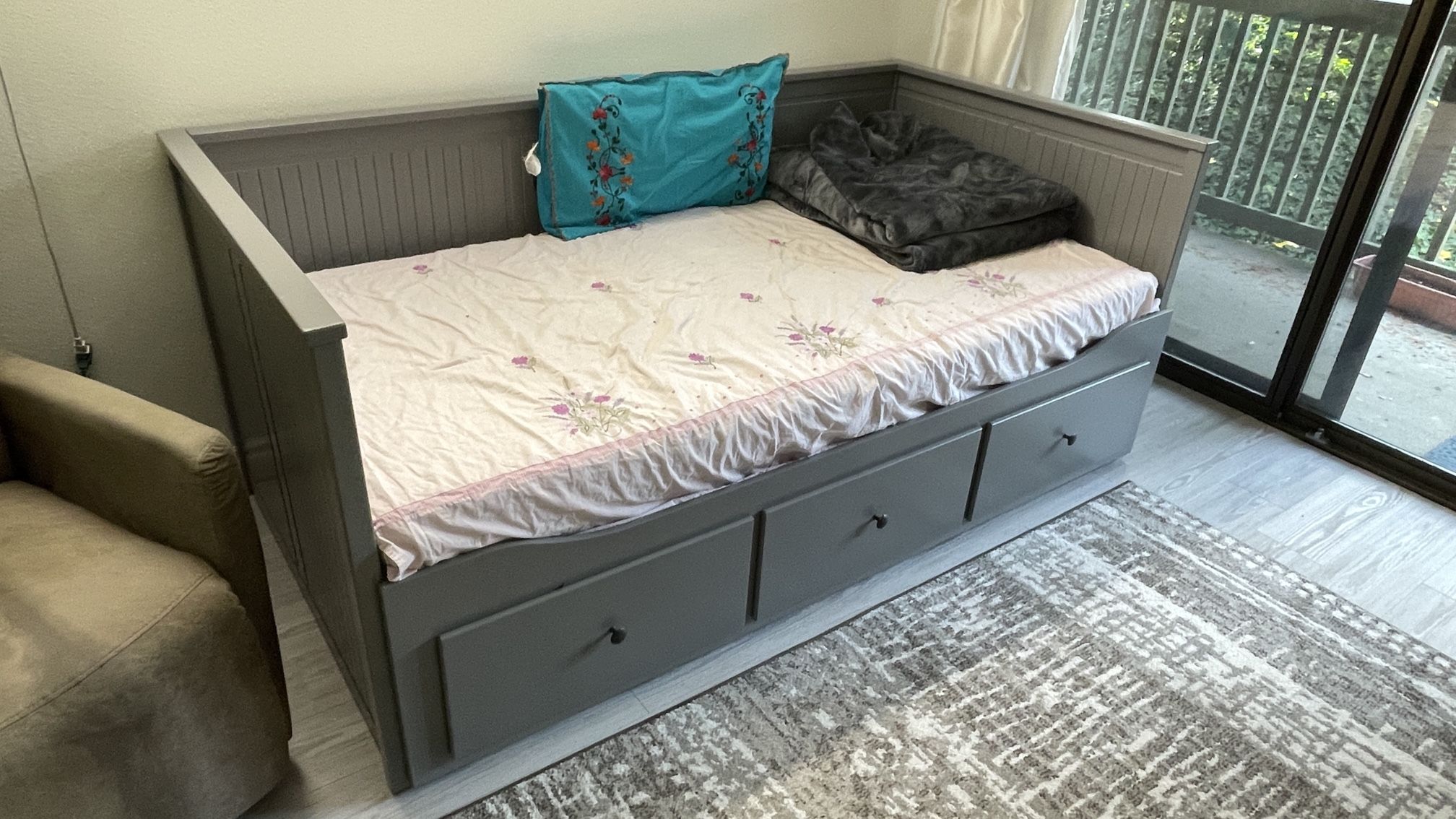 Ikea Hemnes TwintoKing Pull Out Bed for Sale in Bellevue, WA OfferUp