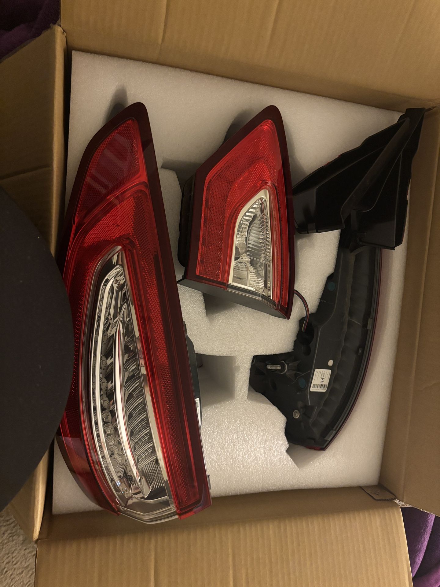 OEM TAIL LIGHT ASSEMBLY