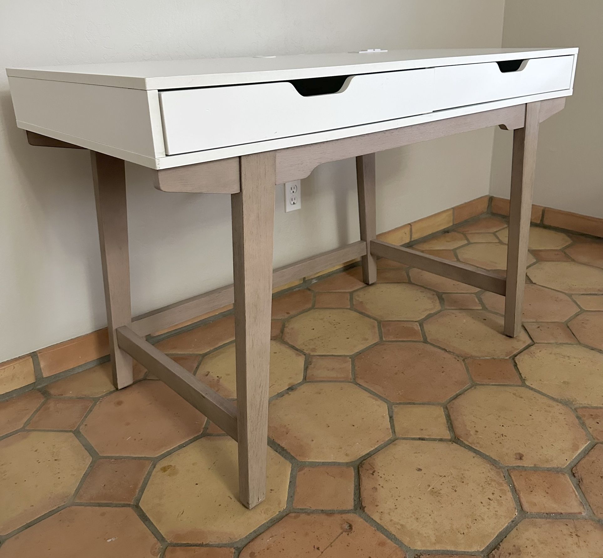 Thomasville Whitney 48” Writing Desk, Snowy White