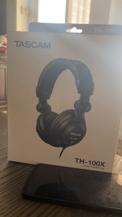 tascam th-100x studio headphones