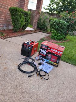 Soldador  NUEVA funciona muy bien LINCOLN ELECTRIC 140HD WELD-PAK WELDS UP TO  5/16  SOUDURES  8 mm precio firme $600
