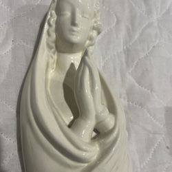 Ceramic/ware Praying Figurine approx H9.5”W5”
