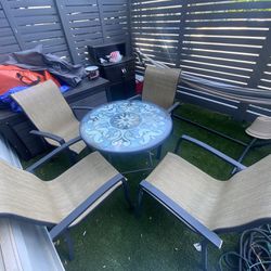 Patio table & 4 Chairs W/ Cover
