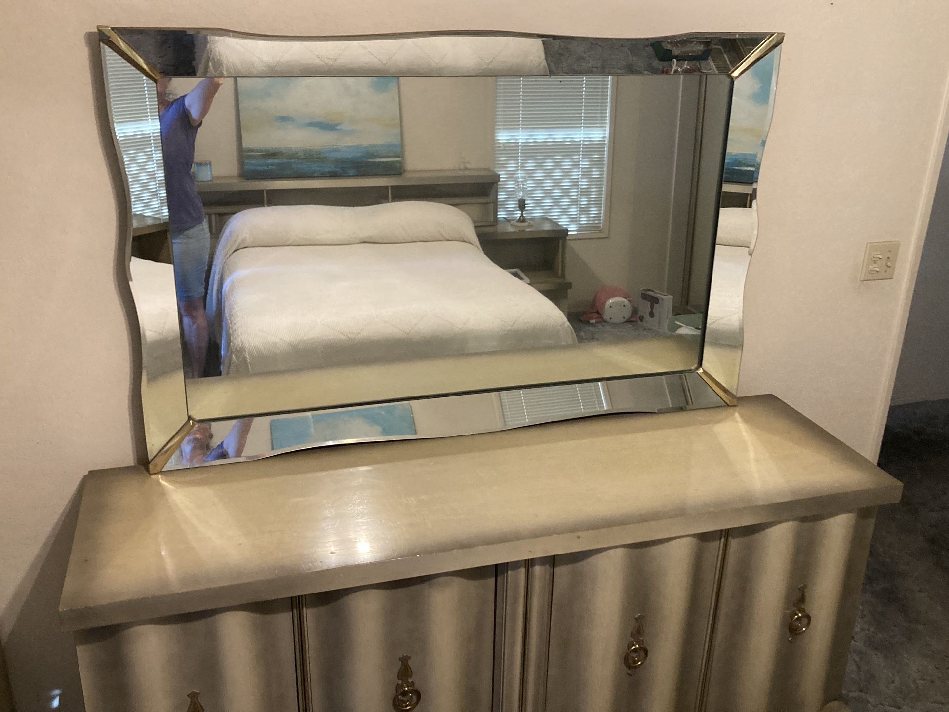 Mid-Century Vintage Bassett Furniture 7 Piece Bedroom Set