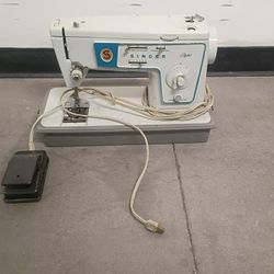 Singer Sewing Machine 