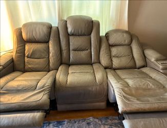 Gray Leather 3-Seat Reclining Sofa – High Quality – MUST GO