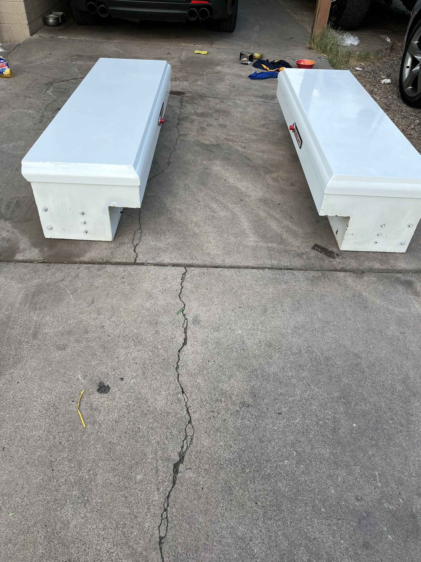 500$ Two Side Tool Box Weather Guard with key. perfect condition