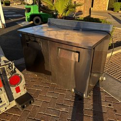 Commercial refrigerator