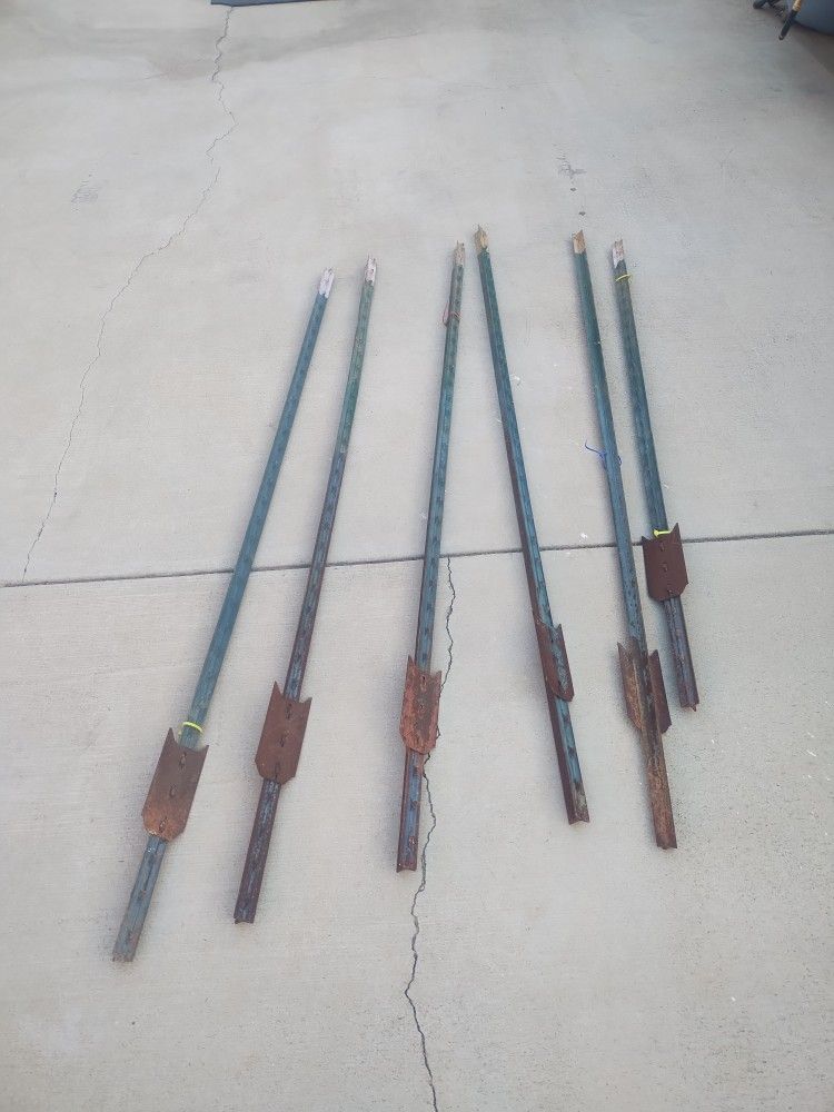 6 Metal Stakes