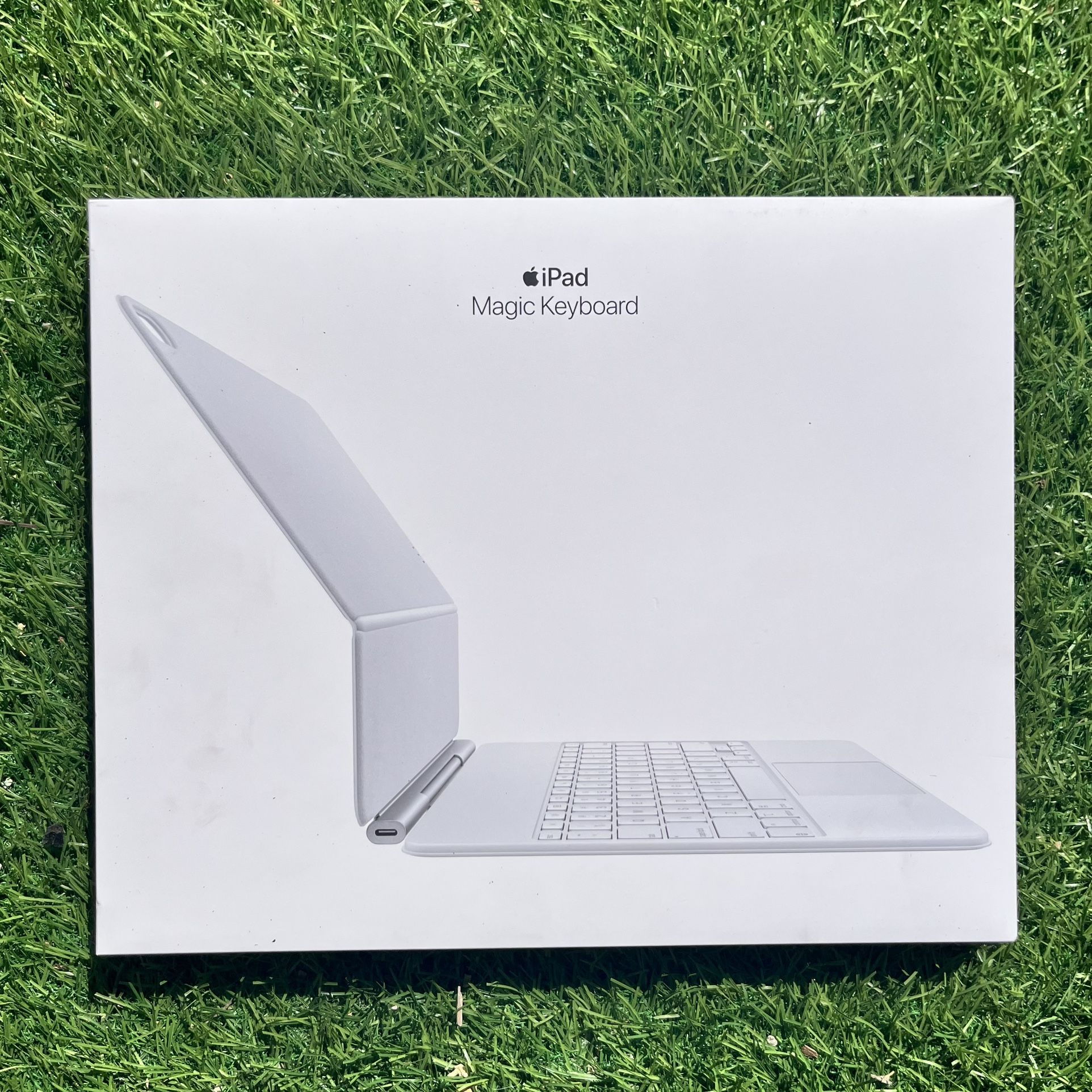 Apple Magic Keyboard for iPad Air 13-Inch (White) – Great Condition