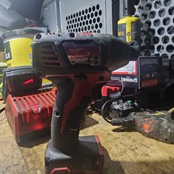 Milwaukee 1/4 Impact Driver With Battery And Charger 