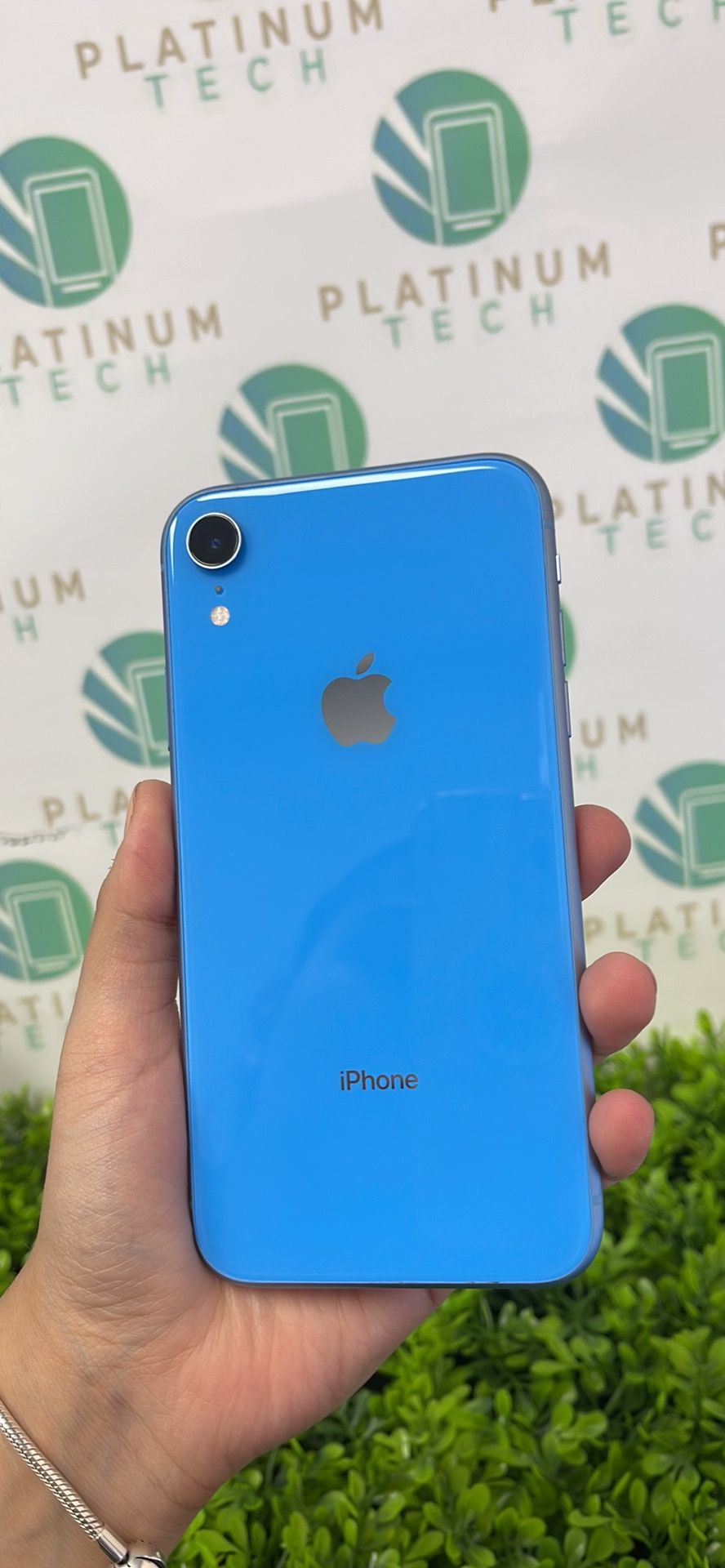 iPhone Xr Azul (blue)64Gb unlocked For Any Carrier BH83%