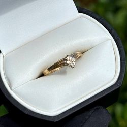 Jewelry 14k solid yellow gold natural diamonds  0.030CTW ring size 7.50