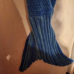 Blue Knit Mermaid Tail Blanket