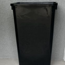 Kitchen size Trash Can (35 Qt) Black